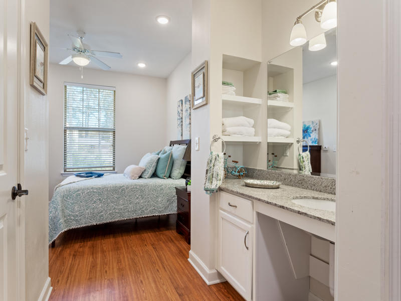 Wood Glen Court community photo 1