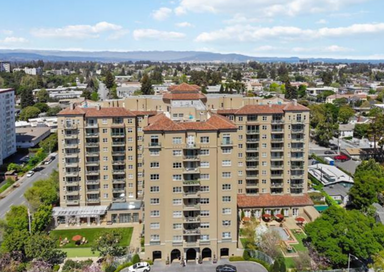 The Peninsula Regent community photo 1