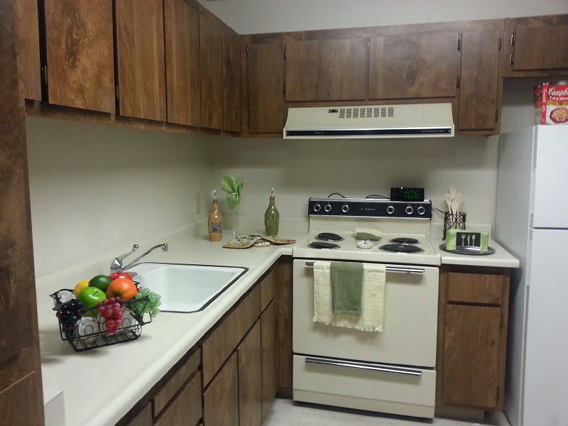 Park Kingsburg Apts community photo 1