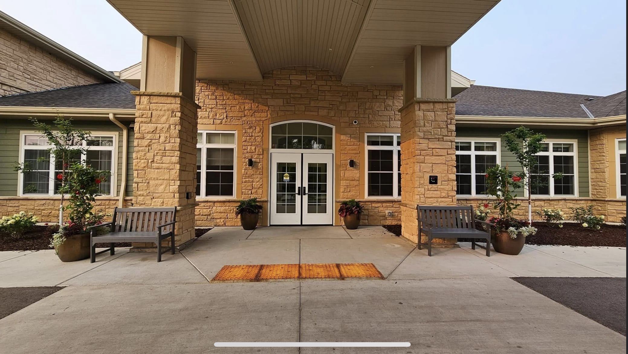 The Courtyard at Sussex community photo 1