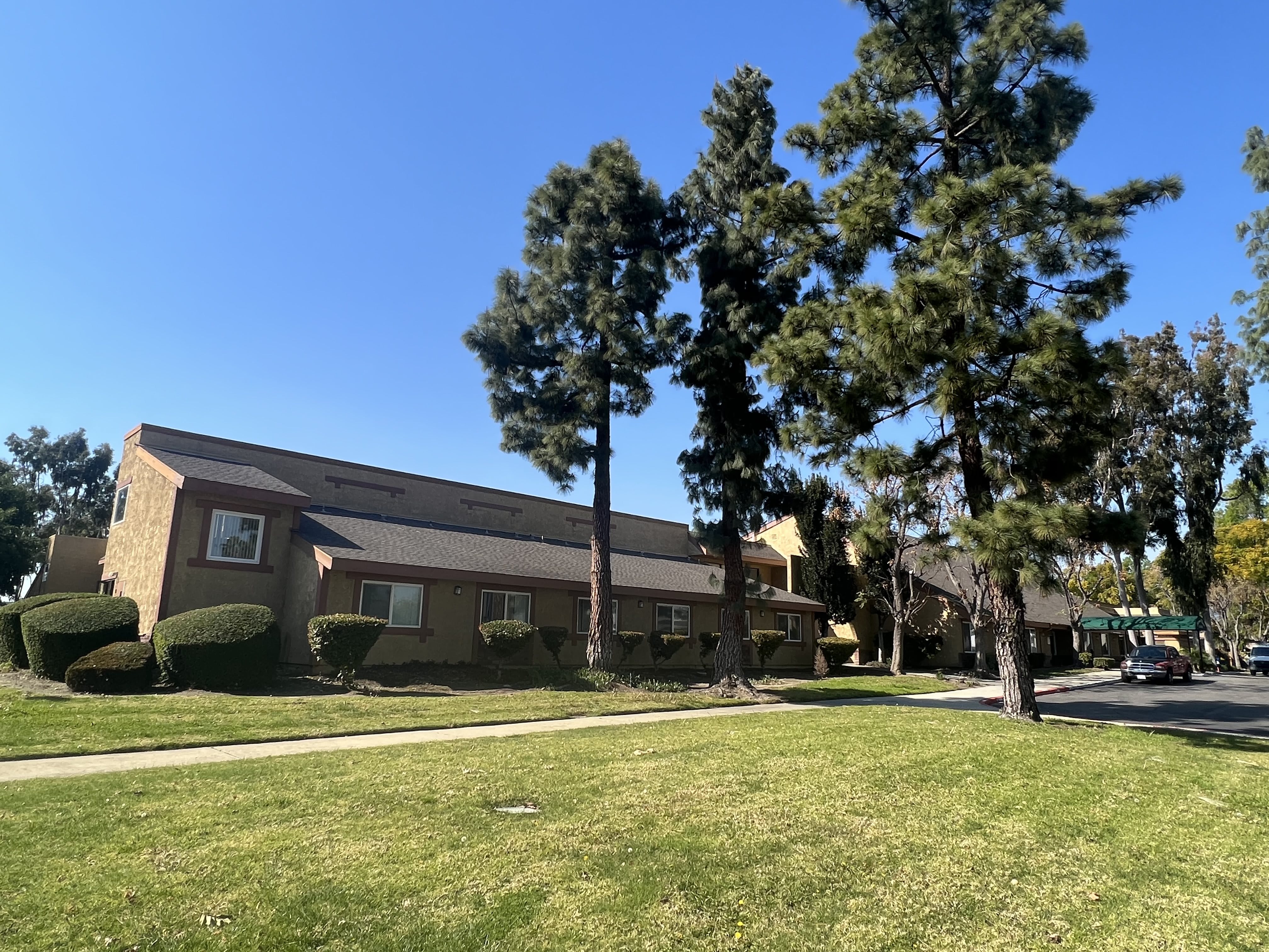 Briarwood Manor Apartments community photo 1