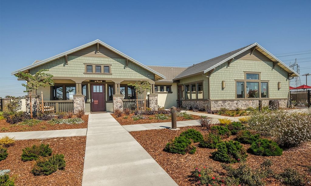 Heritage Vineyard Creek community photo 1
