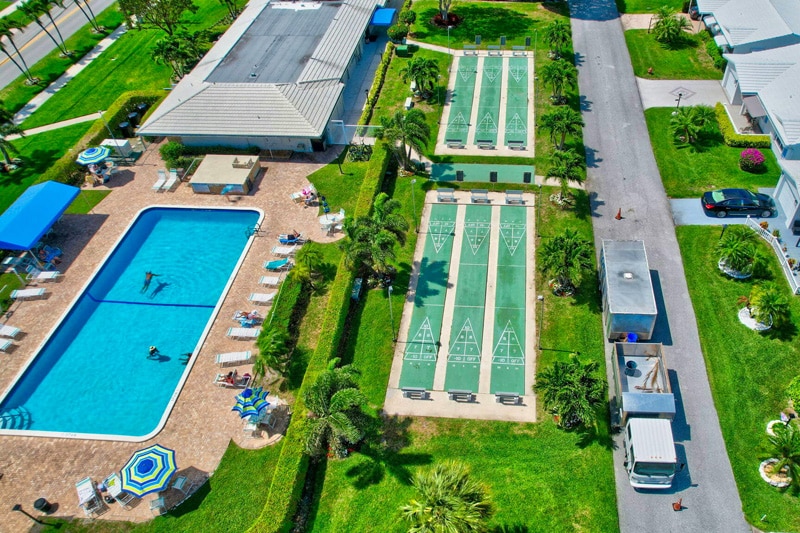 Leisure Lake Circle Condominiums community photo 1