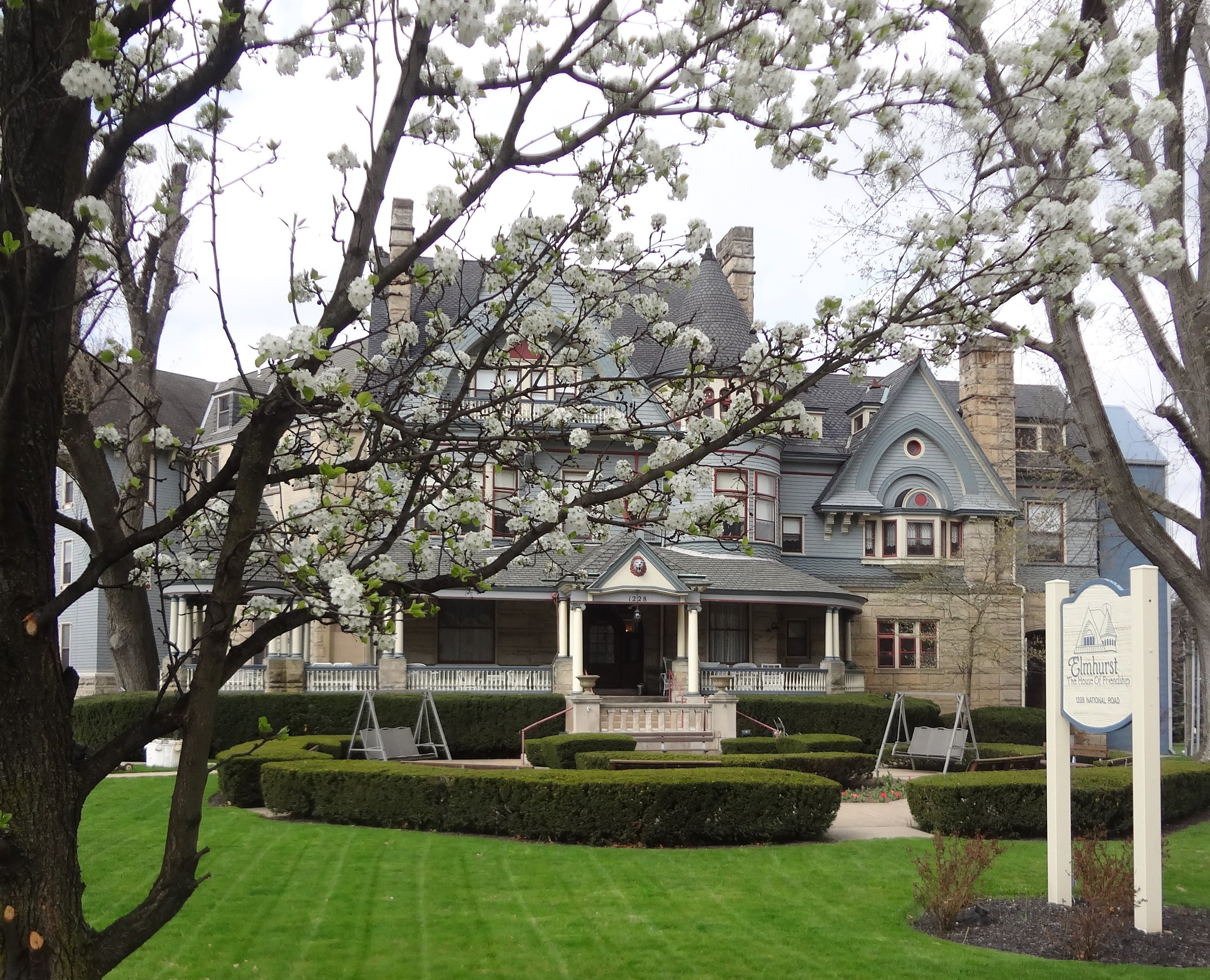 Elmhurst community photo 1