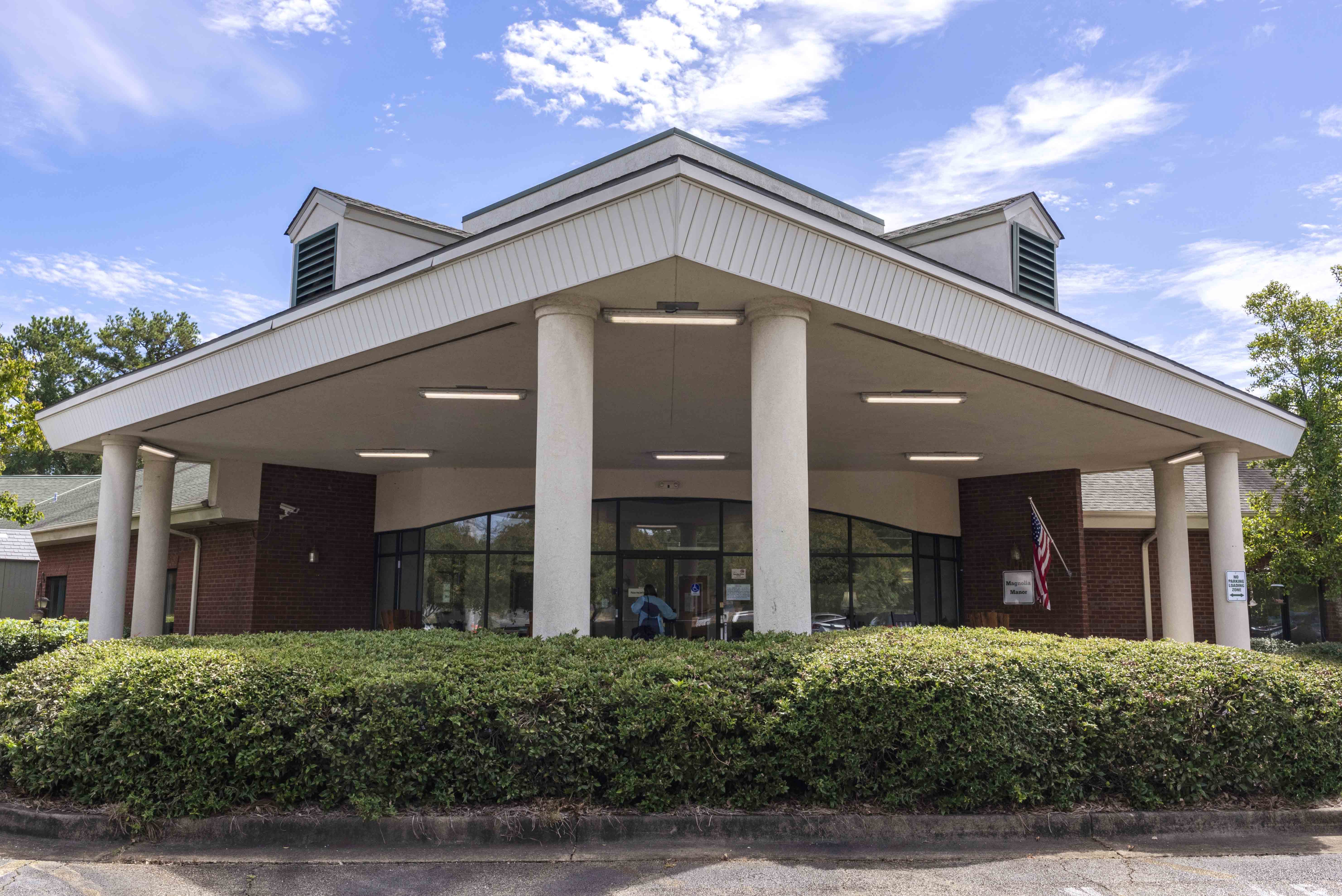 Magnolia Manor of Columbus Specialized Memory Care Assisted Living community photo 1