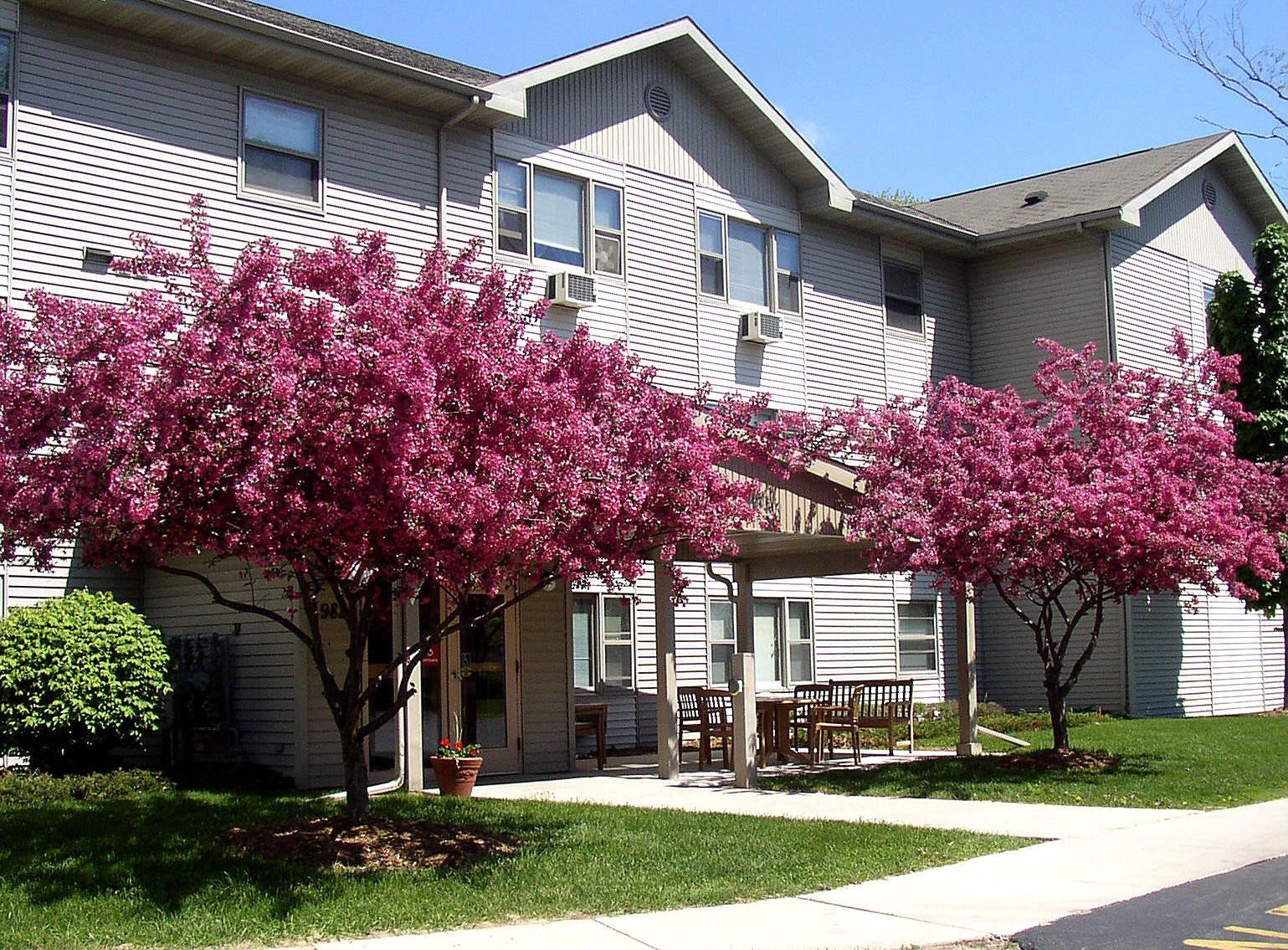 Maple Crest Apartments community photo 1