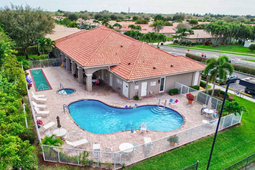 Royal Lakes community photo 1