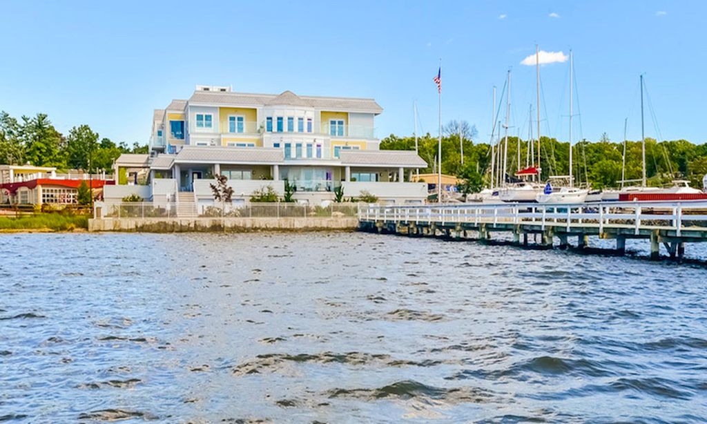Knickerbocker Bay Club community photo 1