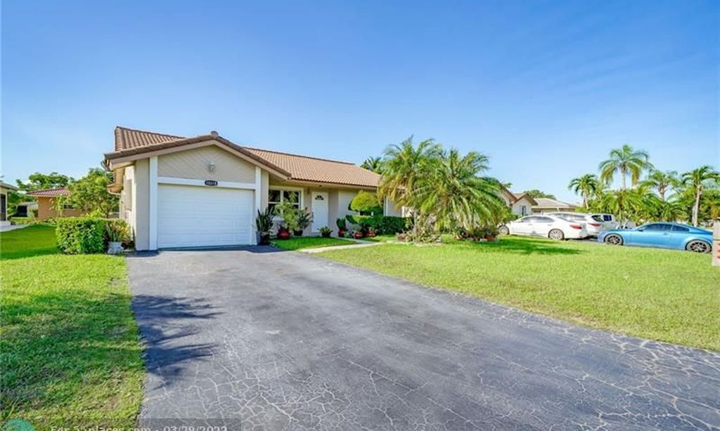 Isles of Tamarac community photo 1