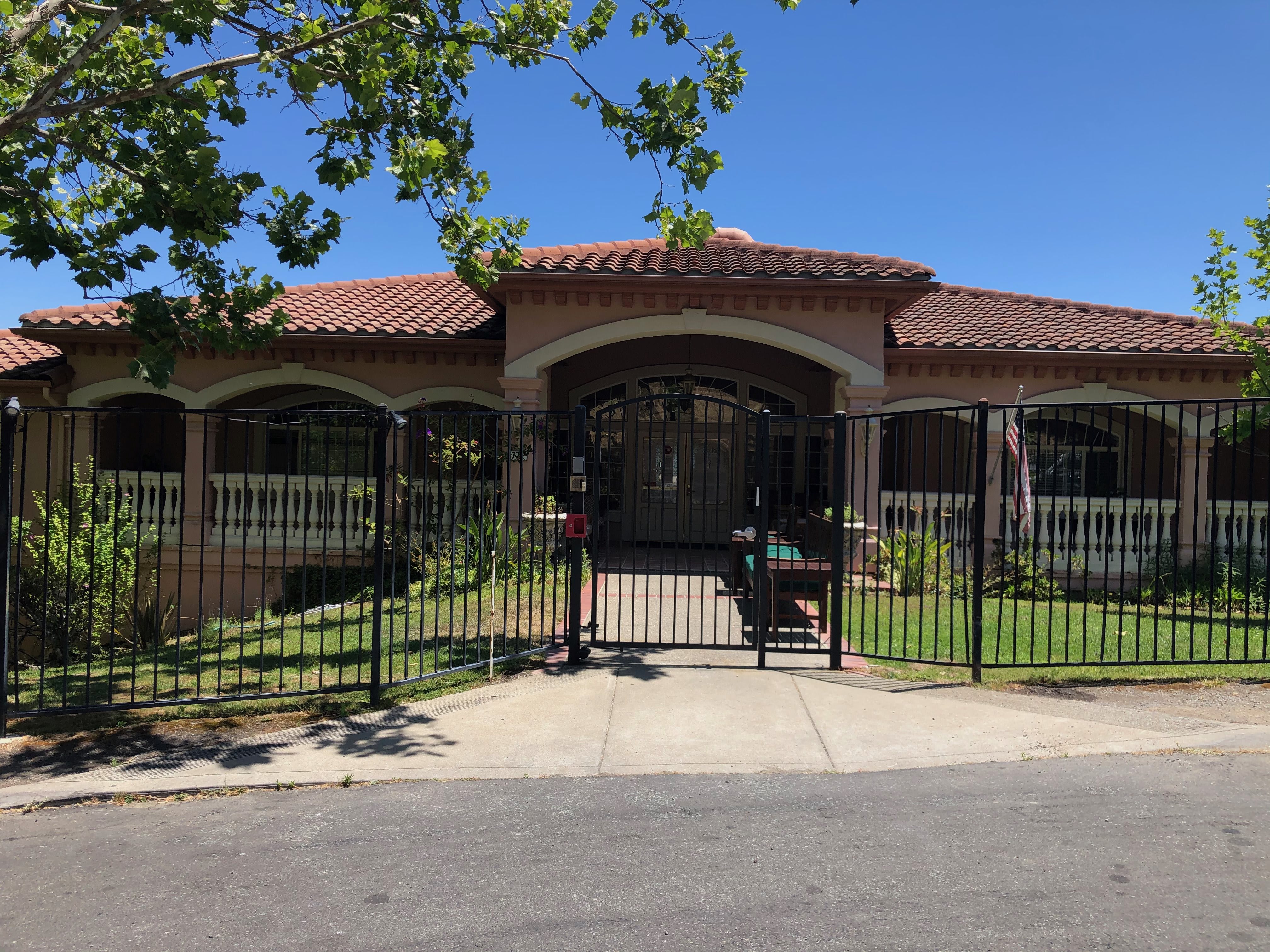 Bayview Villa community photo 1