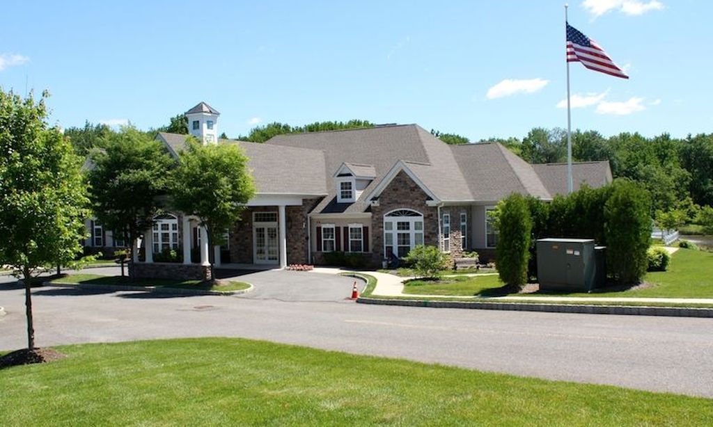 Madison Crossing at Birch Hill community photo 1