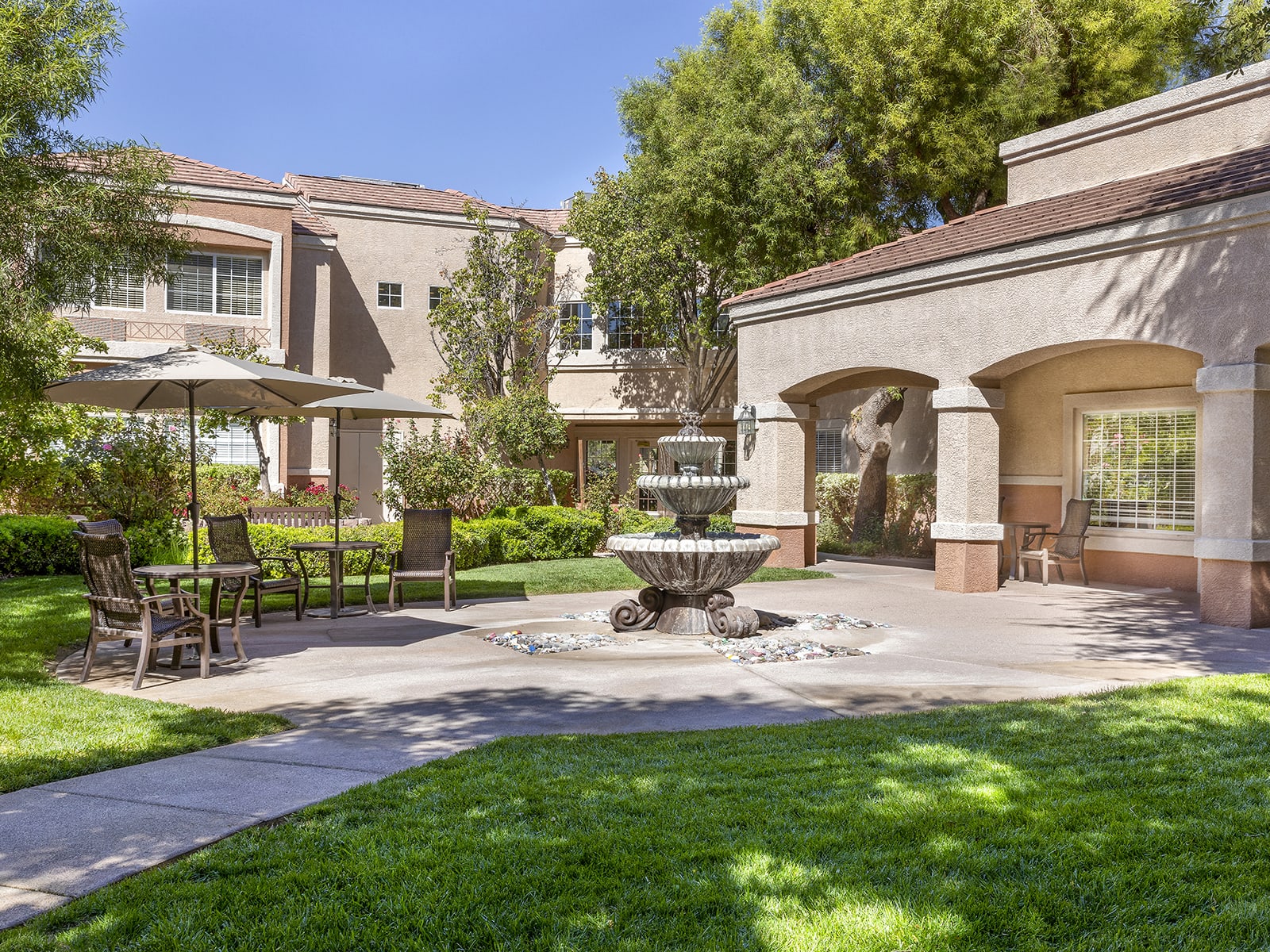 Atria Seville community photo 1