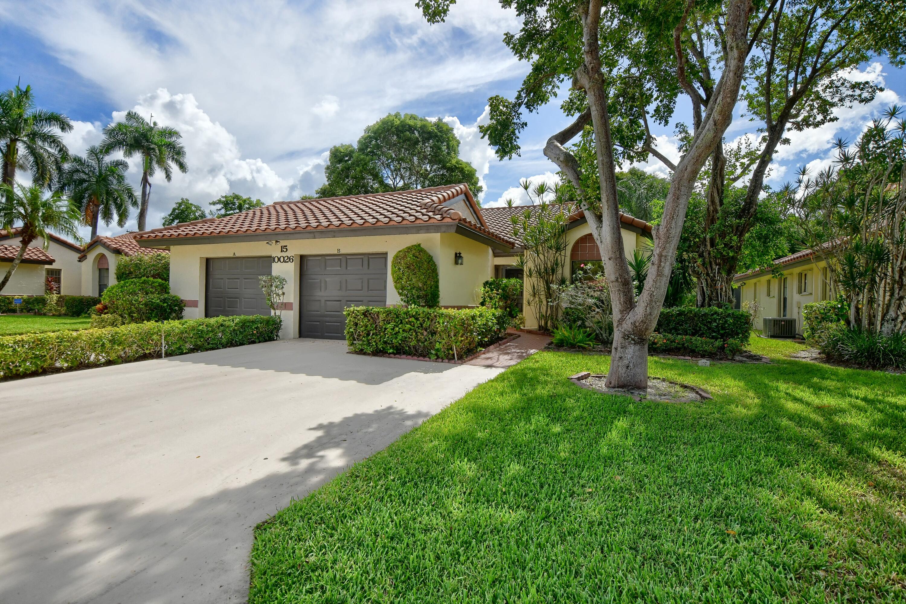 Palm Chase Lakes community photo 1