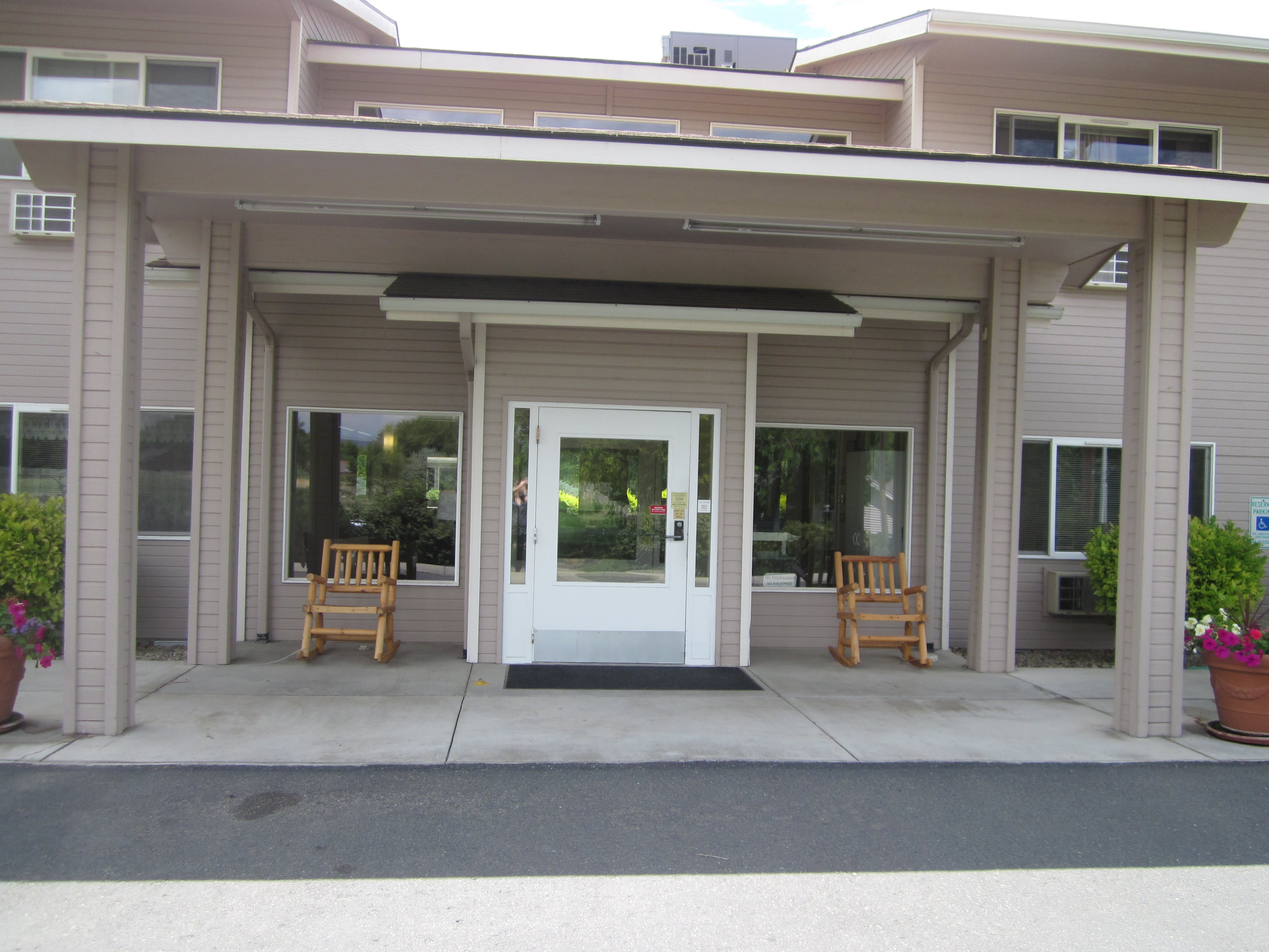 Sunnyside Assisted Living community photo 1