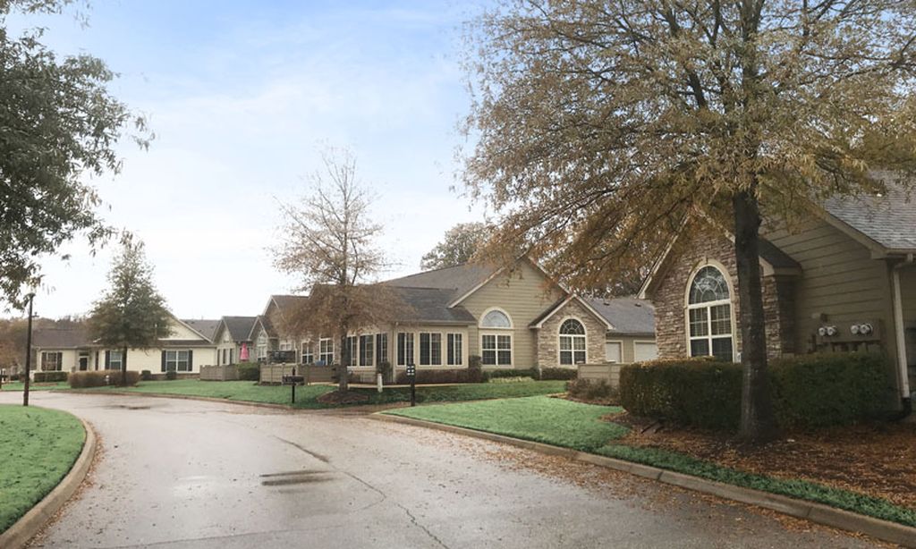 The Oaks at Woodchase community photo 1