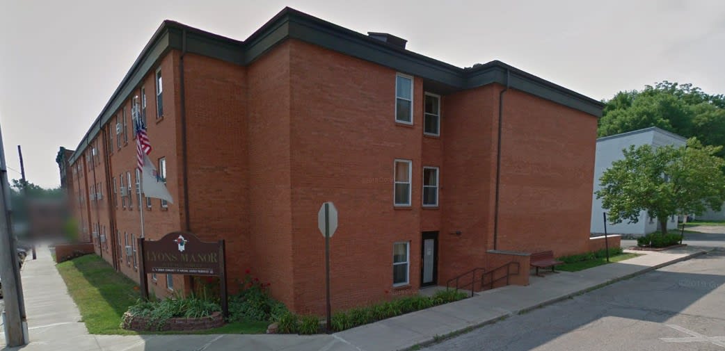 Lyons Manor community photo 1