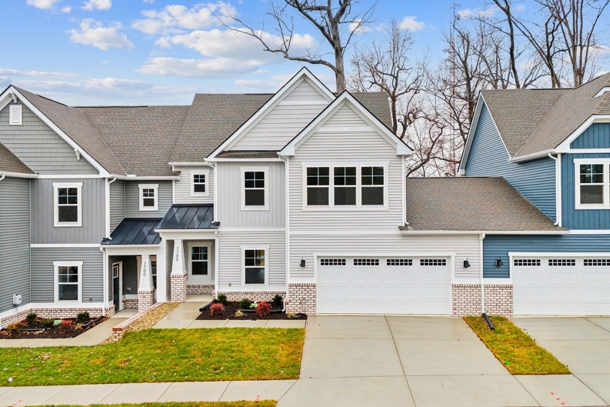 Oak Crest Townhomes community photo 1