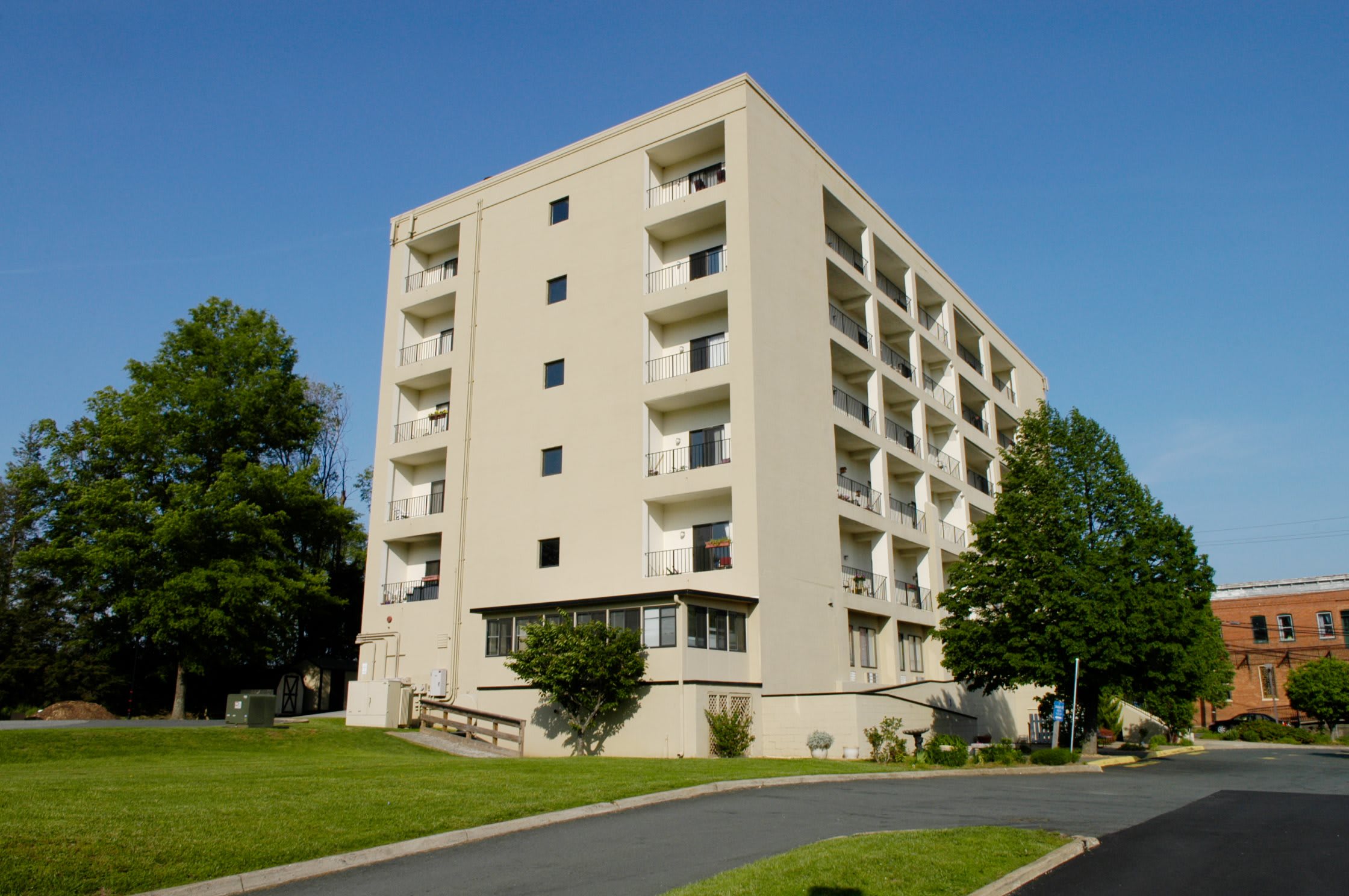 English Meadows Crozet Campus community photo 1