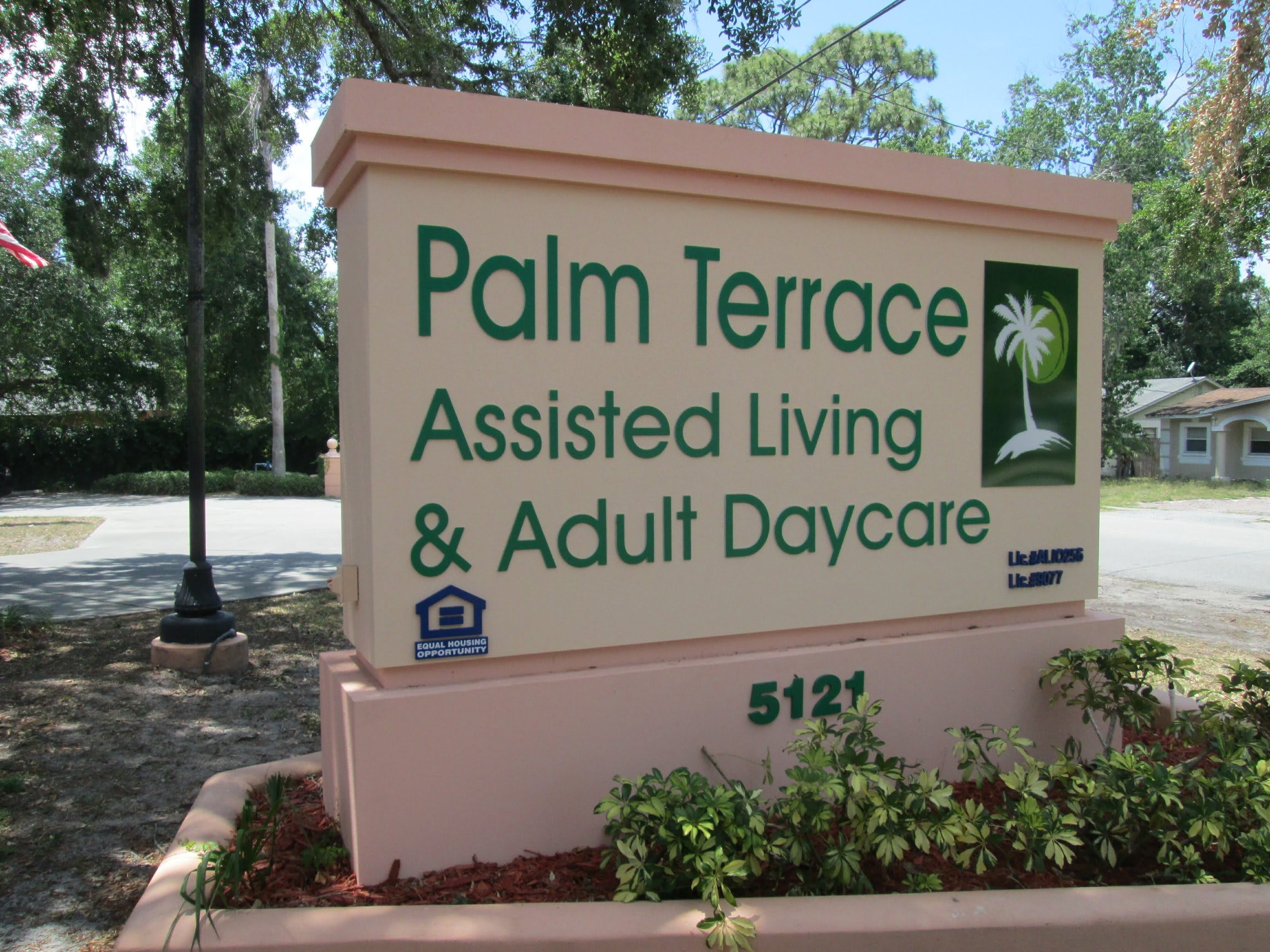 Palm Terrace Assisted Living Facility community photo 1