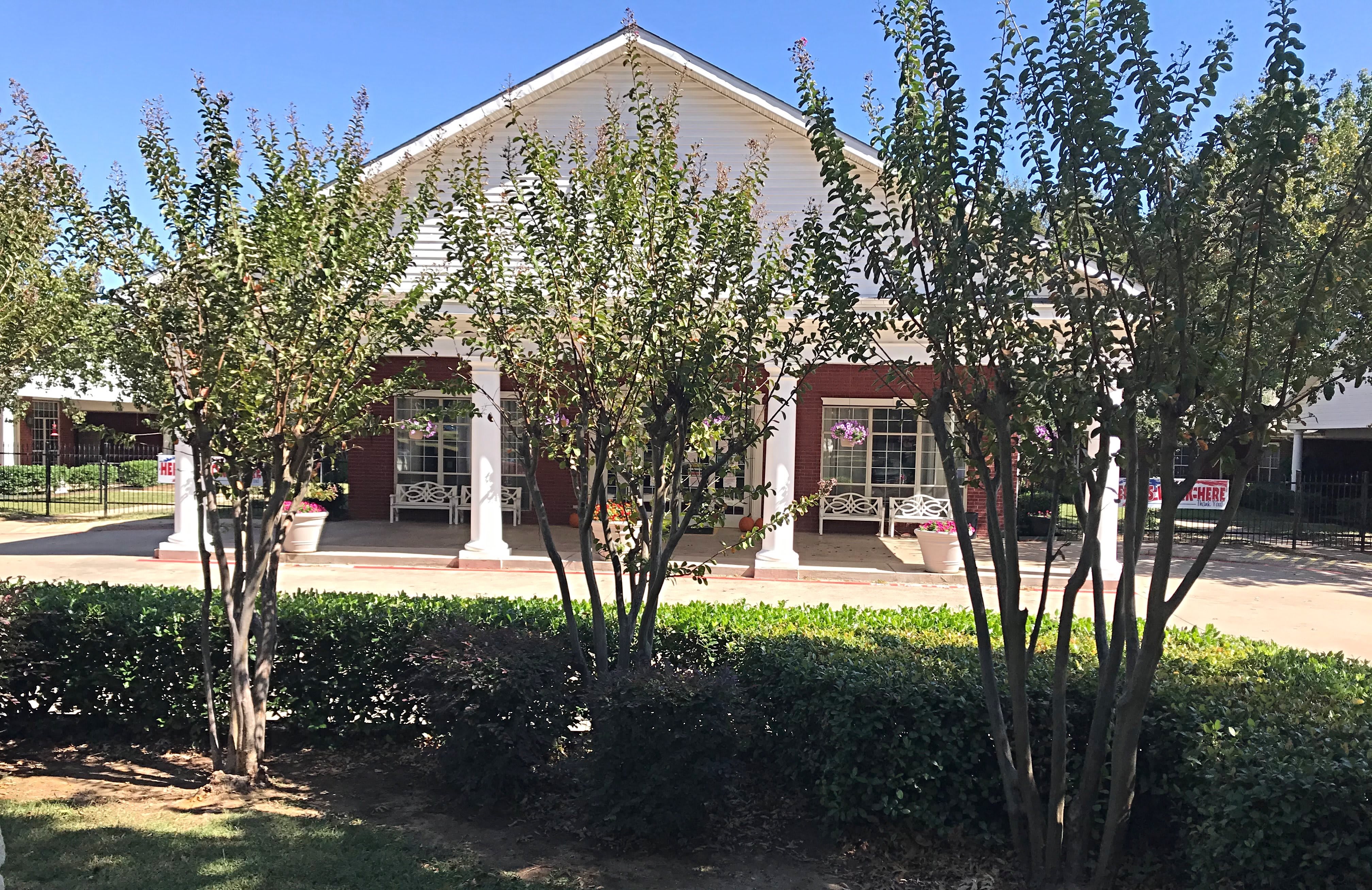 Carriage House Assisted Living of Denton community photo 1